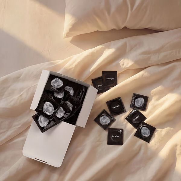 Набір презервативів Satisfyer Premium Condoms XXL (64 мм) 100 шт SX3270 фото